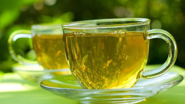 الشاي الأخضر مفيد .. ولكن !
